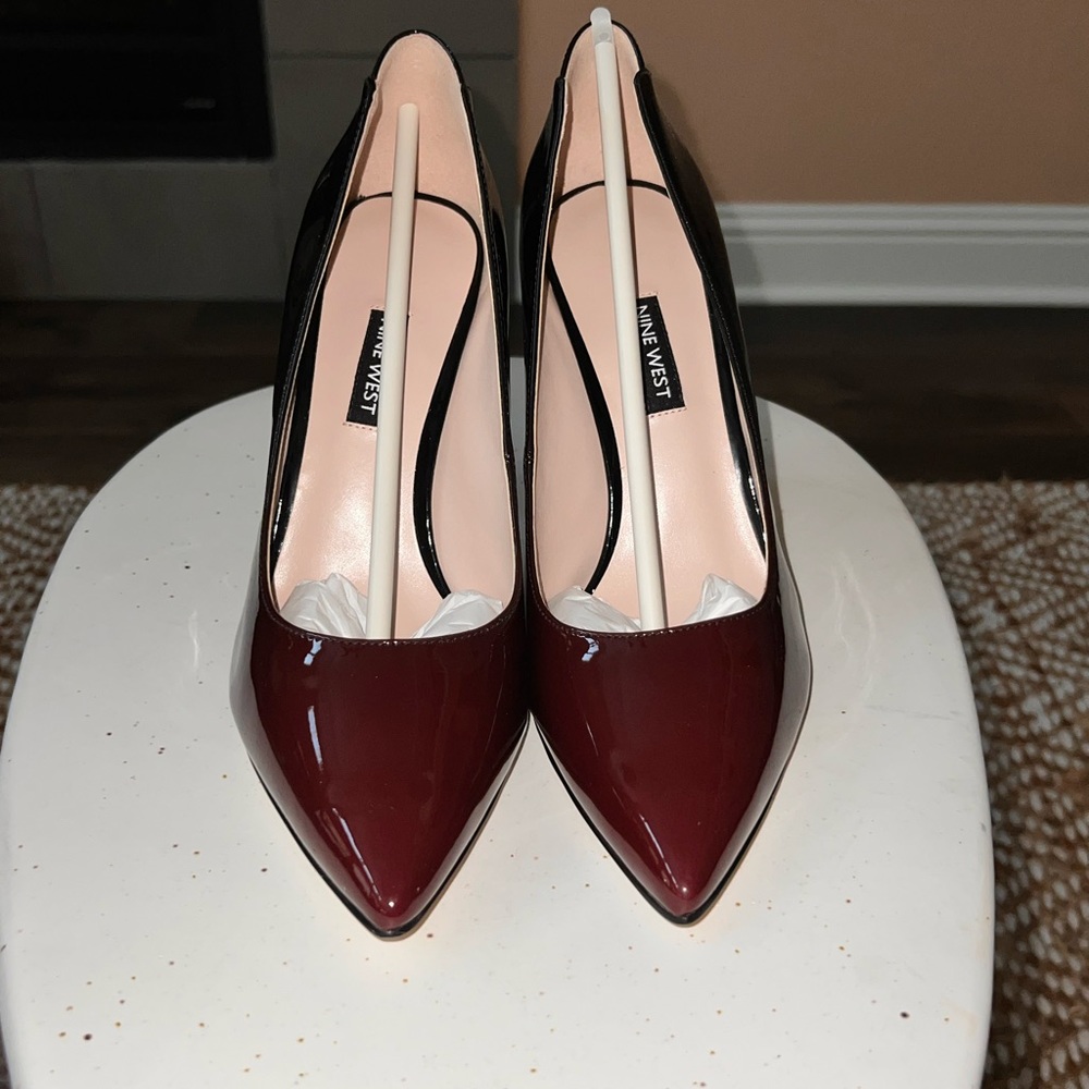 NWT..Ladies 3.5’ two-tone Nine West black/burgundy patent leather, Size9 🔥🔥🔥